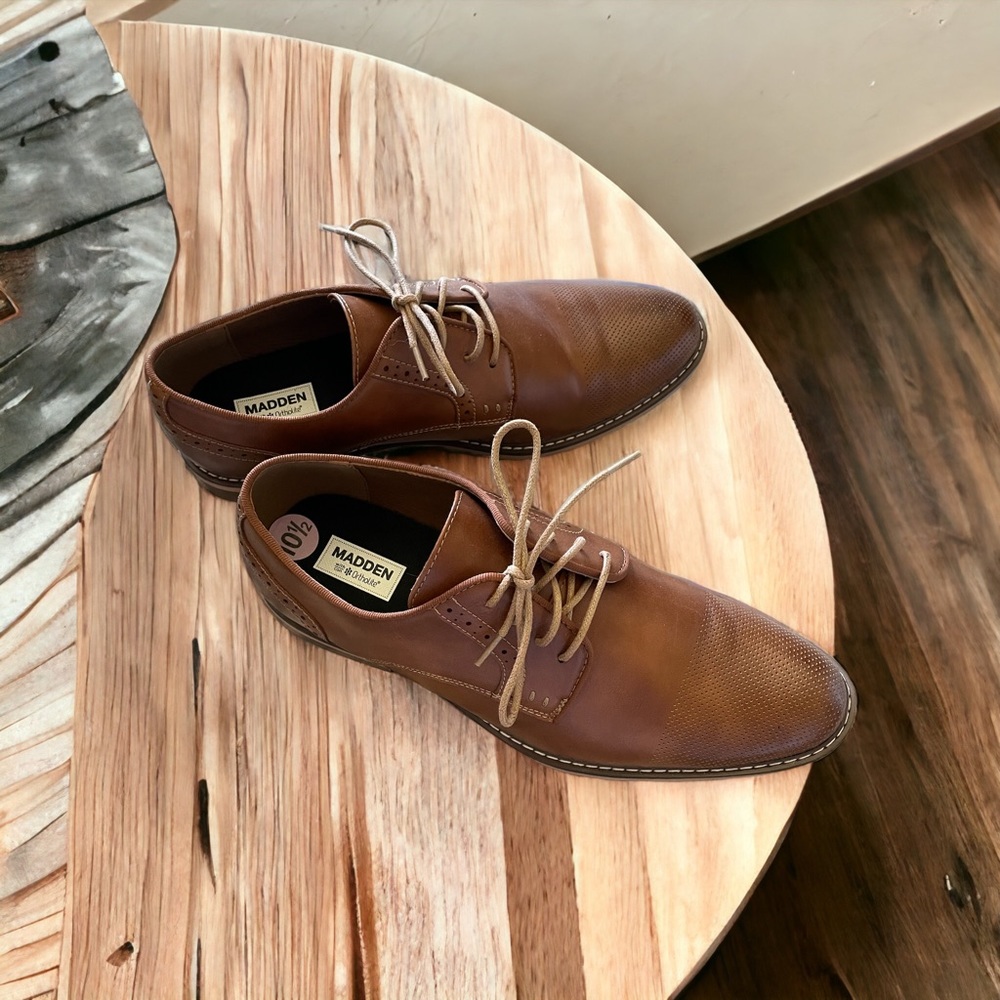 Men’s Steve Madden Ortholite  dress shoes size 10.5
